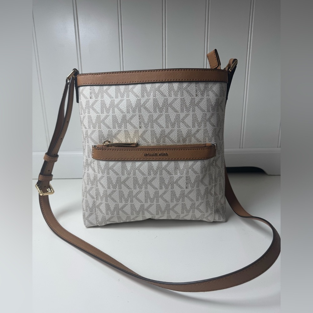Michael Kors Women’s Signature Morgan Medium Messenger Tan and Cream Bag